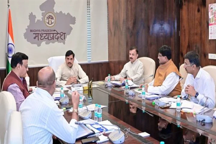 मध्यप्रदेश में जल्द शुरू होगी सुगम परिवहन सेवा, मुख्यमंत्री डॉ. मोहन यादव ने समीक्षा बैठक में दिए निर्देश