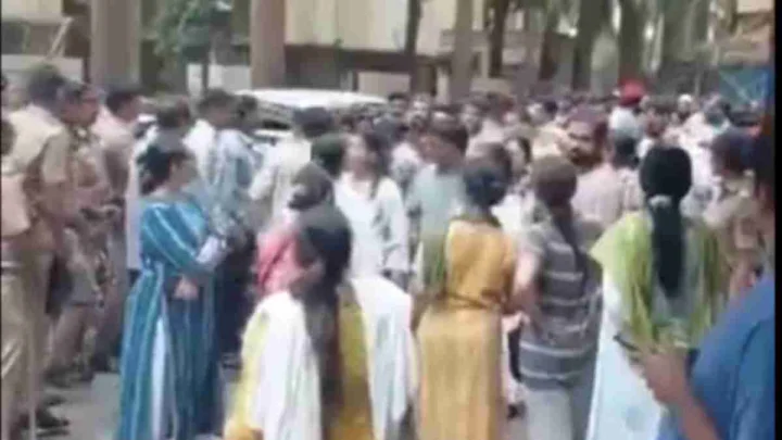 मुंबई के मीरा रोड में आधी रात को भारी बवाल: सोसाइटी में बकरों के शेड को लेकर भिड़े दो पक्ष, पुलिस बल तैनात