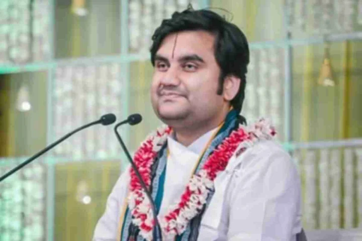 महाप्रभु वल्लभाचार्य जी की कथा पर विवाद : कथावाचक इंद्रेश उपाध्याय ने हाथ जोड़कर मांगी माफी, कहा- 'अब बिना प्रमाण नहीं कहूंगा कोई बात'