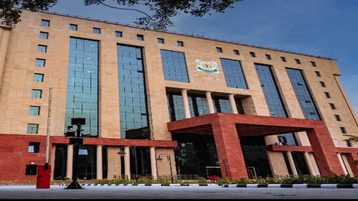 OSM विवाद के बीच CBSE में बड़ा फेरबदल, लोकांडे प्रशांत सीताराम बने नए चेयरपर्सन, वरुण भारद्वाज को मिली सचिव की जिम्मेदारी, प्रणाली की जांच के लिए बनी कमेटी