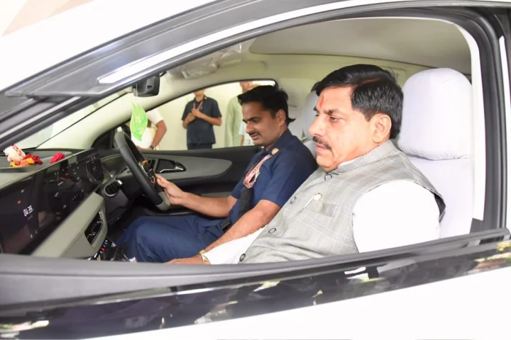 CM मोहन यादव अब इलेक्ट्रिक कार में करेंगे सफर, 500 KM रेंज वाली EV से दिया ‘विकसित भारत 2047’ का संदेश