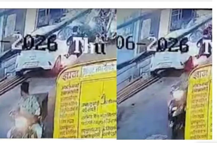 इंदौर के पंढरीनाथ में कलेक्शन एजेंट से 30 लाख की लूट, एक्‍टिवा सवार बैग छीनकर भागे, CCTV में कैद हुई घटना