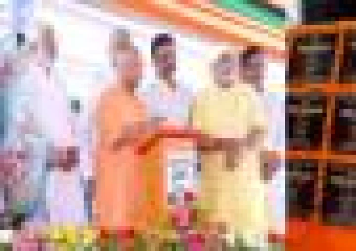 मुख्‍यमंत्री योगी ने कहा- अब विदेशी भी यहां आकर करेंगे चाकरी
