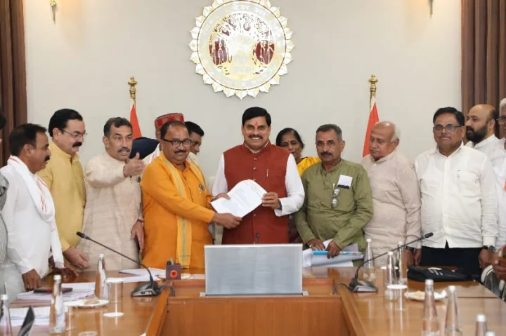 कृषक कल्याण वर्ष में अन्नदाताओं के सम्मान और सुविधाएं बढ़ाने के लिए प्रतिबद्ध है सरकार :- मुख्यमंत्री डॉ. मोहन यादव