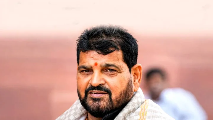 बृजभूषण के विधायक बेटे को फोन पर धमकी, कहा- बाप-बेटे को मारने का हो गया है इंतजाम