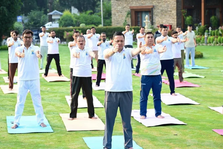 योग दिवस से पहले CM धामी ने किया योगाभ्यास, प्रदेशवासियों से की यह खास अपील