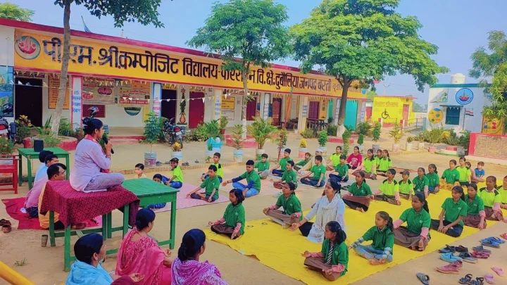 योग दिवस : परिषदीय विद्यालयों में गूंजा 'स्वस्थ जीवन' का मंत्र, 1.42 करोड़ बच्चों ने किया सामूहिक योगाभ्यास