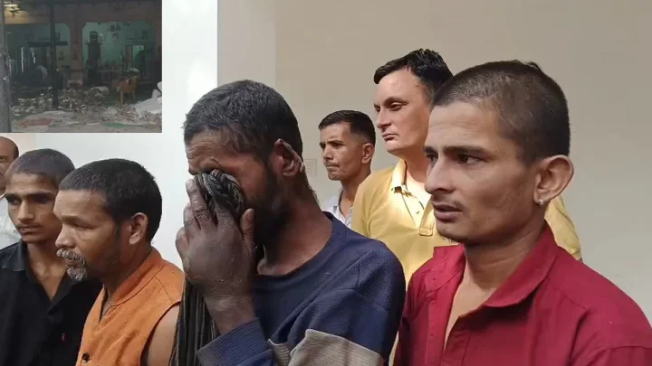 नरक से निकले 12 मजदूर : डेढ़ साल तक सूखी रोटी, मारपीट और कैद, घर वापसी पर छलक पड़े आंसू