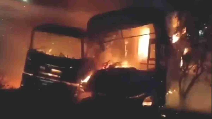 bus travelling from Rishikesh to Indore caught fire