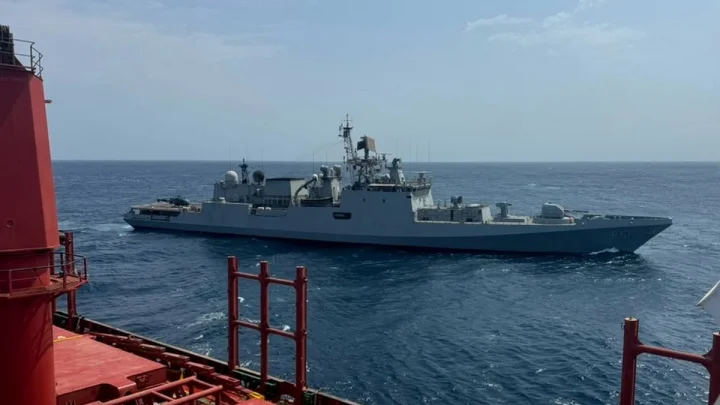 भारतीय नौसेना के युद्धपोत INS त्रिकंड ने अदन की खाड़ी में MV गोल्डन आर्सेनल पर समुद्री डकैती की कोशिश को नाकाम किया