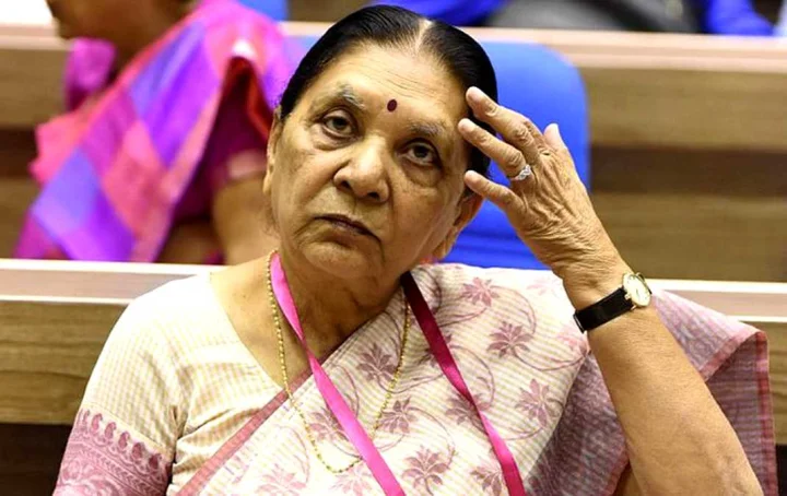 राज्यपाल आनंदीबेन पटेल के 'पराक्रम' वाले बयान पर घमासान, युवाओं को लेकर क्या कह गईं UP गवर्नर?