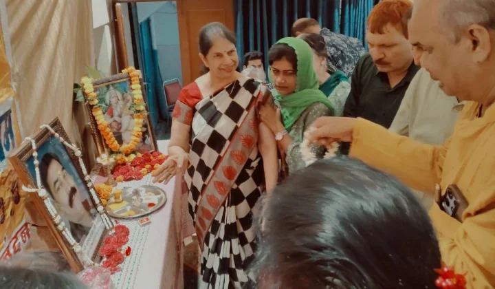 सुरमयी गीतों के साथ स्व. ओमप्रकाश शर्मा जी को दी गई भावभीनी पुष्पांजलि