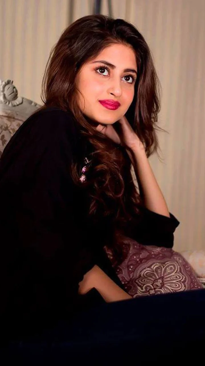 Sajal Aly- अपनी एक्सप्रेसिव आंखों के लिए जानी जाती हैं