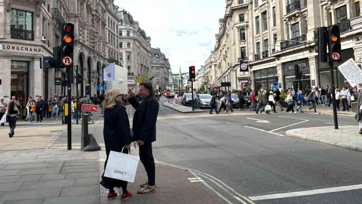 London Trip: सड़कें संकरी, फुटपाथ चौड़े, फिर भी जाम नहीं लगता