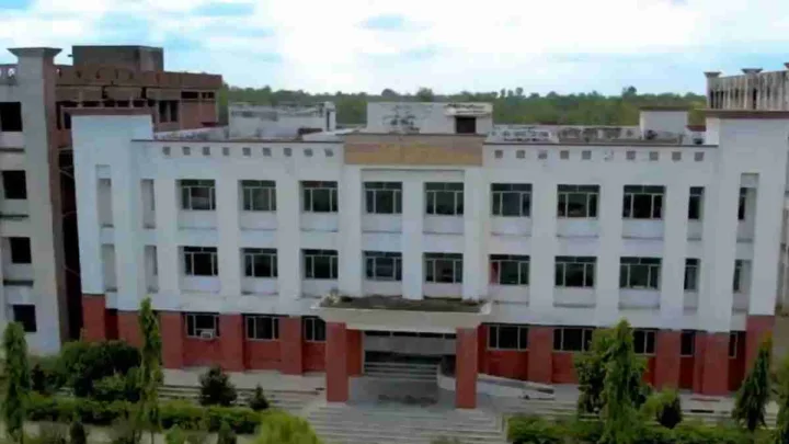 आजम खान की जौहर यूनिवर्सिटी पर चलेगा बुलडोजर, 40 में से 38 कमरे अवैध