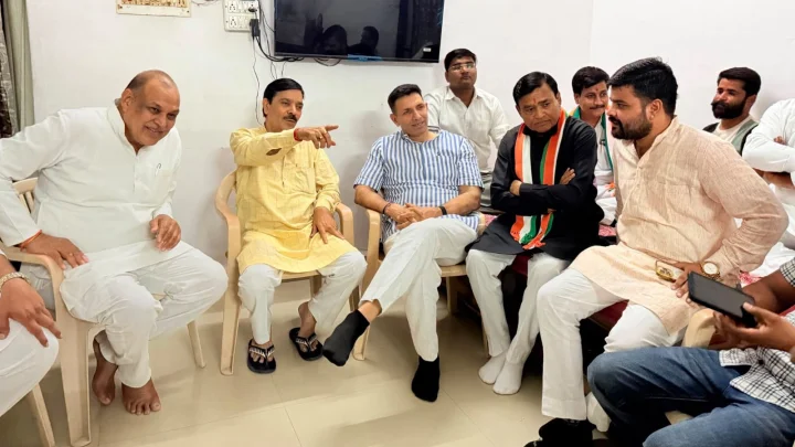 दतिया उपचुनाव में अटकलों पर लगा विराम, अवधेश नायक ने किया कांग्रेस प्रत्याशी घनश्याम सिंह का समर्थन, चुनाव प्रचार के लिए उतरे