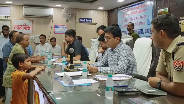 समाधान दिवस में फरियाद लेकर पहुंचा 13 साल का अमिताभ, बोला- ताऊ ने मकान पर लगाया ताला, जांच में सामने आई हकीकत