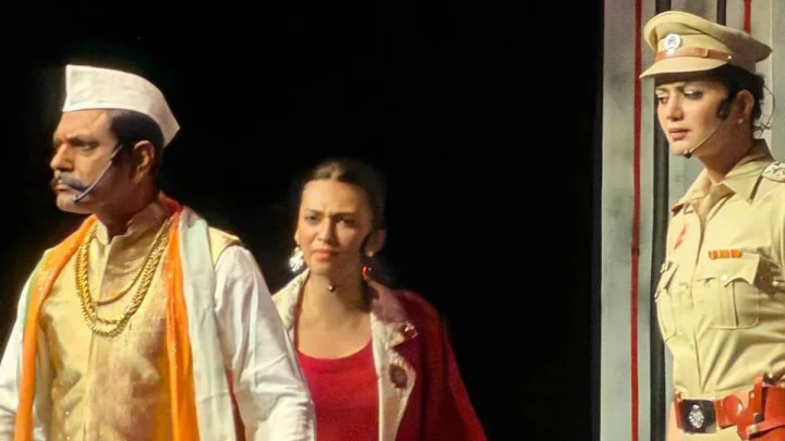 बेटी शोरा संग मंच पर लौटे नवाजुद्दीन सिद्दीकी, शिकागो में 'नकाब' को मिला स्टैंडिंग ओवेशन