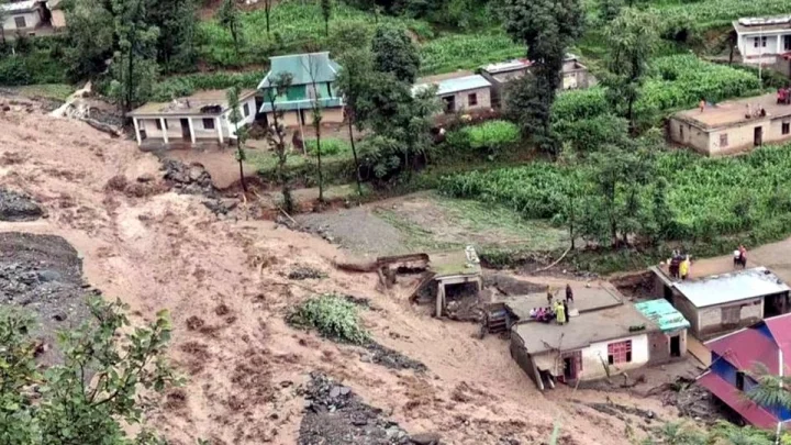 कश्‍मीर में कई जगह फटे बादल, पुंछ और राजौरी में बारिश का कहर, 16 लोगों की मौत, दर्जनभर लापता