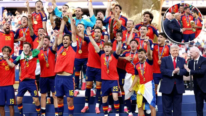 FIFA World Cup Final में जबरन स्टेज पर खड़े रहे डोनाल्ड ट्रंप, हूटिंग का VIDEO हुआ वायरल