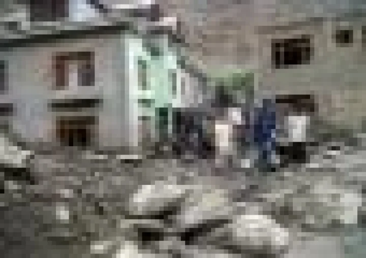 jammu kashmir heavy rain : जम्मू-कश्मीर में बारिश बनी काल, 24 घंटे में 24 मौतें, पुंछ में लैंडस्लाइड से 7 की जान गई, डोडा में भी तबाही