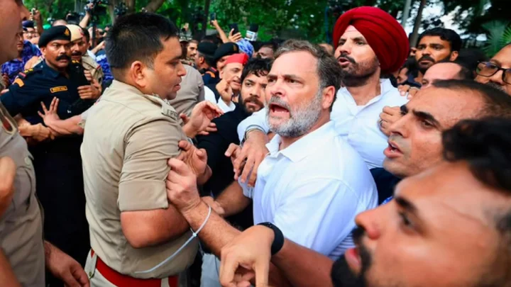 PM आवास  परकांग्रेस का मार्च, राहुल-प्रियंका समेत नेताओं को हिरासत के बाद रिहा किया गया