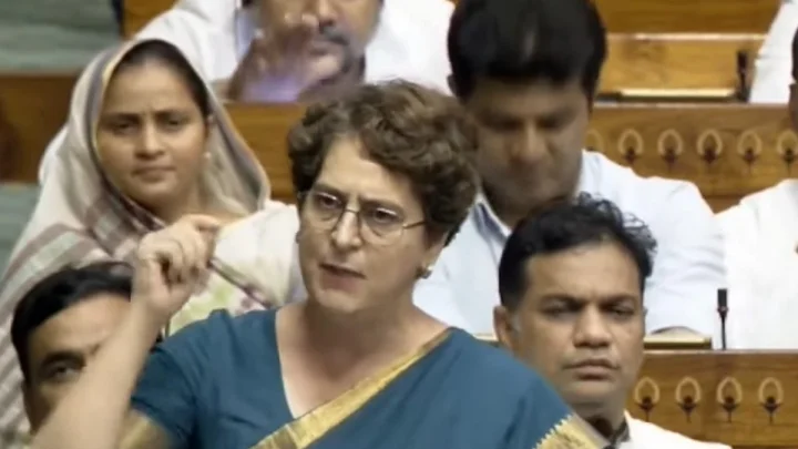 Priyanka Gandhi :  संसद किसी की जागीर नहीं, छात्र न्याय मांग रहे थे भीख नहीं, छात्रों पर पैलेट गन क्यों चली? प्रियंका गांधी ने मोदी सरकार से मांगा जवाब