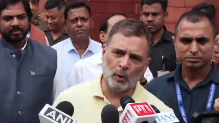 Rahul Gandhi : राहुल गांधी के आरोपों से लोकसभा में हंगामा, अमित शाह पर छात्रों पर गोली चलवाने का आरोप, सरकार ने मांगा सबूत, पेपर लीक बिल पर तीखी बहस