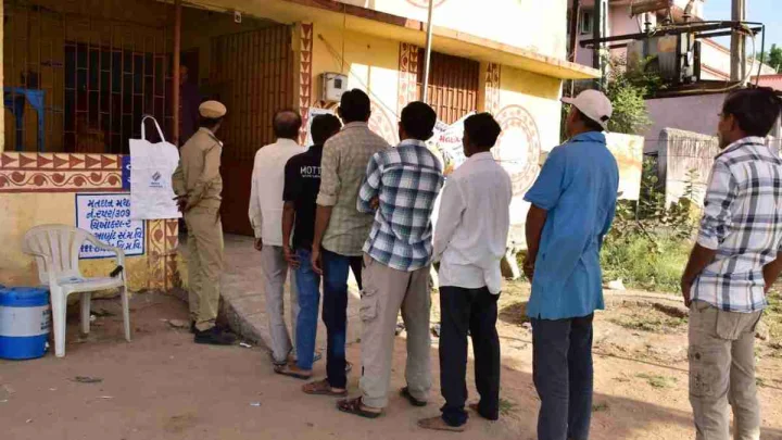 मांझलपुर उपचुनाव में कड़ी सुरक्षा के बीच वोटिंग जारी, भाजपा-कांग्रेस में सीधी टक्कर
