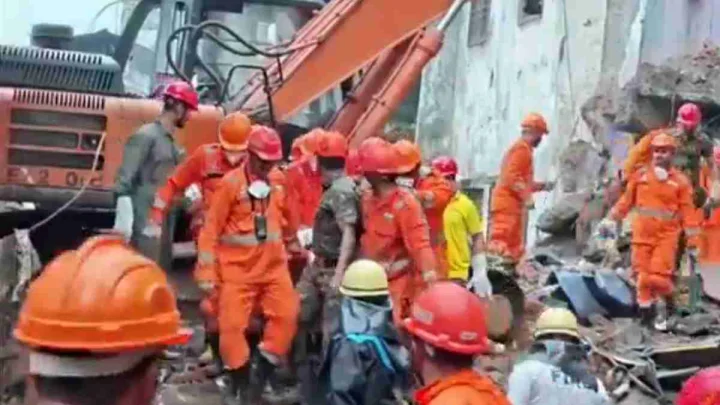 भिवंडी में बड़ा हादसा: चार मंजिला इमारत ढही, 9 की मौत; मलबे में कई लोगों के फंसे होने की आशंका