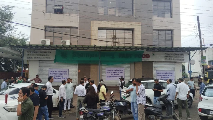 भोपाल में रिहायशी इलाकों में व्यावसायिक गतिविधियों पर सख्ती, नगर निगम ने शुरू की सीलिंग कार्रवाई, व्यापरियों में हड़कंप