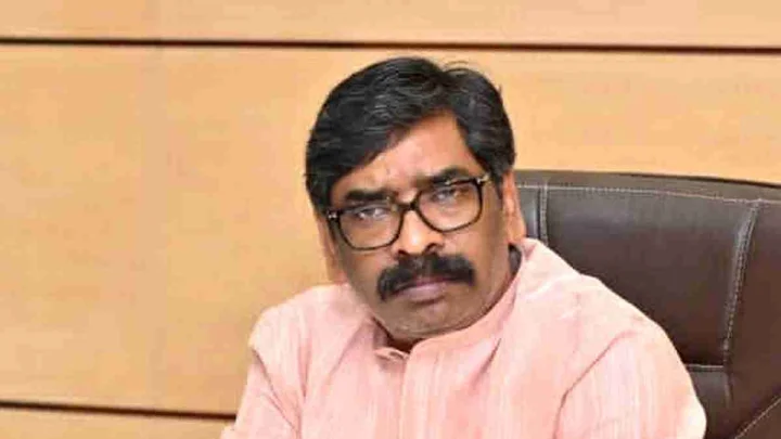 Jharkhand Student Protest : विधानसभा घेराव के दौरान छात्रों पर वाटर कैनन और लाठीचार्ज, CM हेमंत सोरेन बोले- 'बातचीत से सुलझाएंगे मामला'