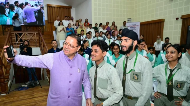 उत्तराखंड की सरकारी नीतियों में शामिल होंगे छात्रों के सुझाव, CM धामी बोले- विद्यार्थी ही करेंगे राज्य और देश का नेतृत्व