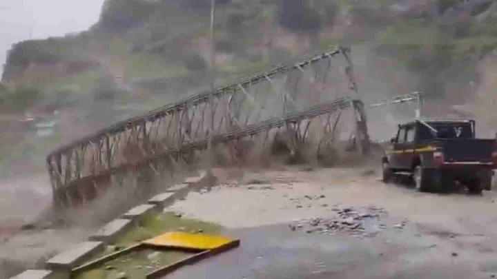 Uttarakhand Cloudburst: चमोली में भारी बारिश से तमक नाले में आया सैलाब, वैली ब्रिज बहा; BRO का जवान लापता