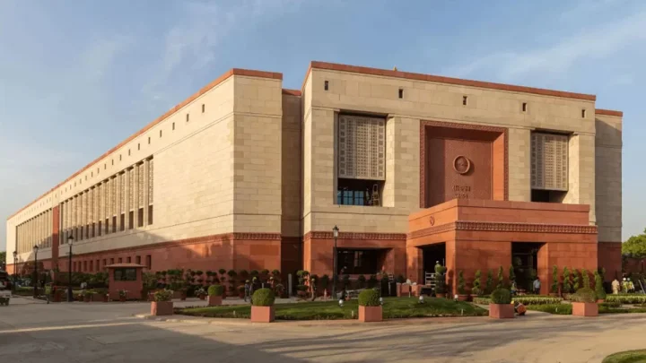 LIVE: हंगामे की भेंट चढ़ा मानसून सत्र, संसद की कार्यवाही अनिश्‍चितकाल के लिए स्थगित