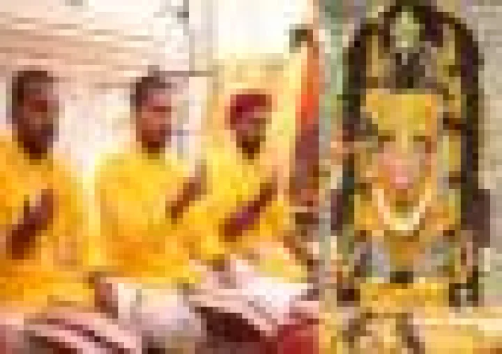 राम मंदिर के पुजारियों का नया ड्रेस कोड लागू, अब बिना सिले वस्त्रों में होगी रामलला की पूजा!