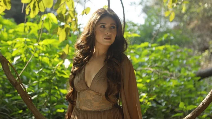 Sunidhi Chauhan Birthday: पढ़ाई छोड़कर चुनी गायकी, 14 की उम्र में जगराते से शुरू हुआ सफर