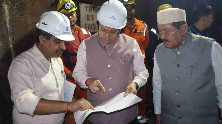 घायलों से मिले सीएम धामी, चमोली टनल हादसे पर क्या कहा?