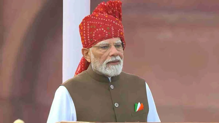 LIVE: पीएम मोदी ने लाल किले पर तिरंगा फहराया, Gen-Z और Gen-अल्फा के लिए किया बड़ा एलान