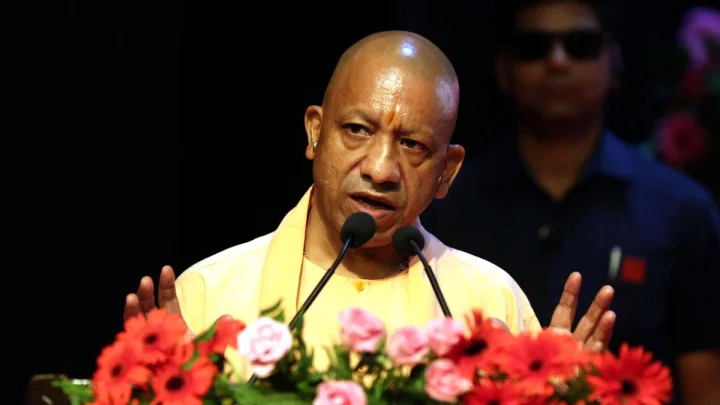 2017 के पहले सपाई हड़प लेते थे गरीबों का राशन कार्ड, अब 15 करोड़ लोगों को निरंतर निशुल्क मिल रहा राशन : CM योगी