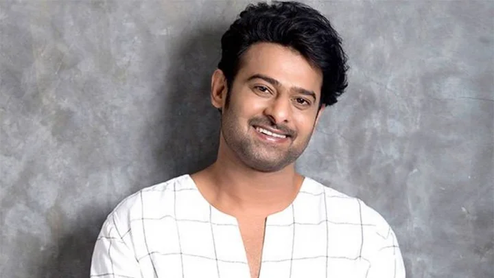प्रभास की जिंदगी के ये 7 राज नहीं जानते होंगे आप, बस से कॉलेज जाने से लेकर घर में वॉलीबॉल कोर्ट तक