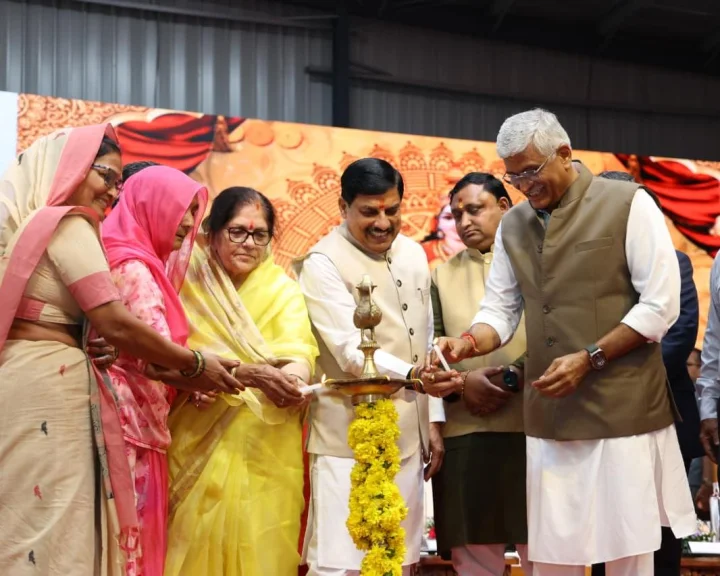 Madhya Pradesh News: Chief Minister Dr. Mohan Yadav gifts an advanced optical fiber and battery manufacturing plant to Dhar.मध्यप्रदेश न्यूज