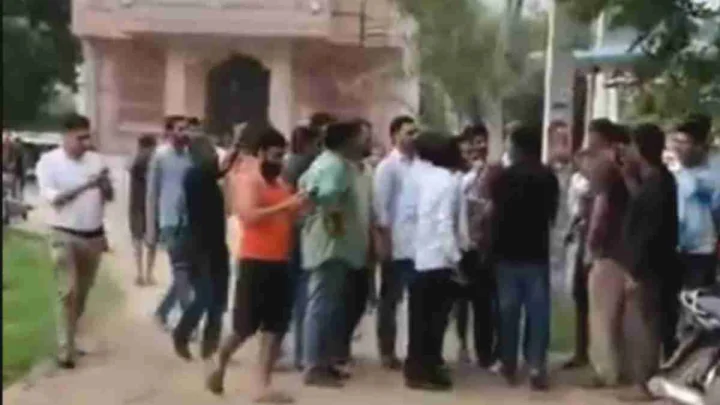 जयपूर मध्ये सीजेपी कार्यकर्त्यांना गावकऱ्यांनी कार्यकर्त्यांना हाकलून लावले