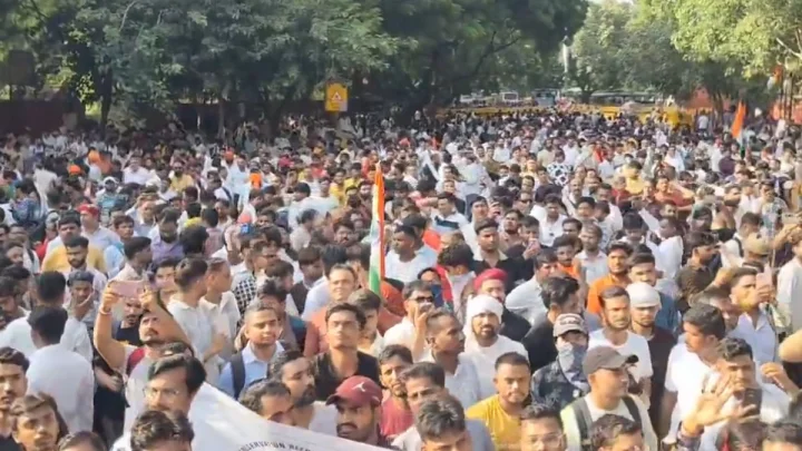 दिल्लीच्या जंतर मंतरवर मोठे प्रदर्शन; आरक्षण आणि यूजीसीच्या नियमांविरुद्ध हजारो लोकांचे मोठे आंदोलन
