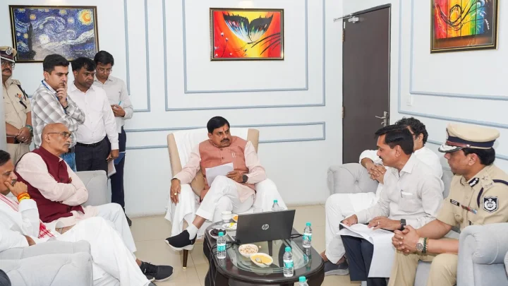 दिल्ली से सीधे रीवा पहुंचे CM मोहन यादव, की अतिवृष्टि-राहत कार्यों की समीक्षा, जानें क्या दिए निर्देश?
