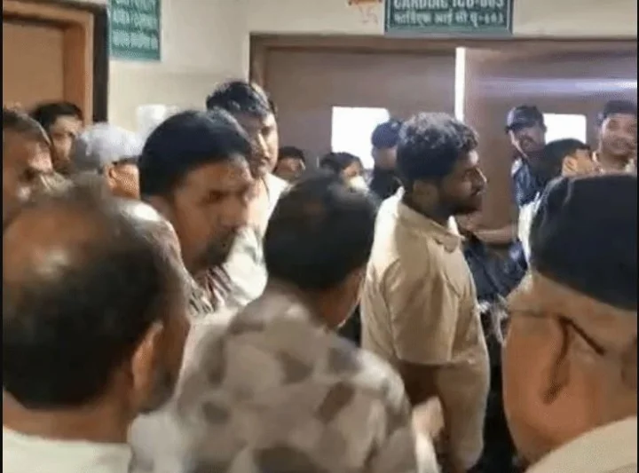 महिला की मौत के बाद इंदौर के सुपर स्पेशिएलिटी अस्पताल में हंगामा, ICU में तोड़फोड़, जान बचाकर भागा स्टाफ