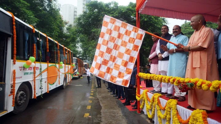 रक्षाबंधन पर योगी सरकार का तोहफा, पहले दिन 9 लाख से ज्यादा लोगों ने किया नि: शुल्क सफर