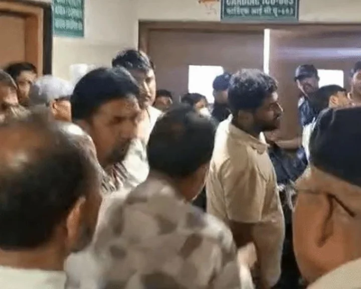 महिला की मौत के बाद इंदौर के सुपर स्पेशिएलिटी अस्पताल में हंगामा, ICU में तोड़फोड़, जान बचाकर भागा स्टाफ