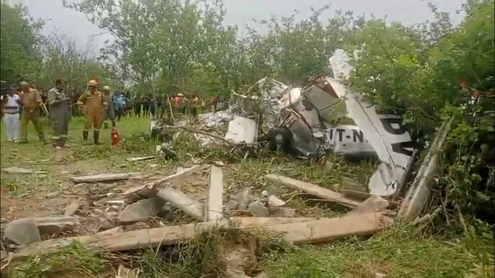 कानपुर के नत्थूपुरवा गांव में गिरा ट्रेनिंग एयरक्राफ्ट, दो पायलटों की मौत
