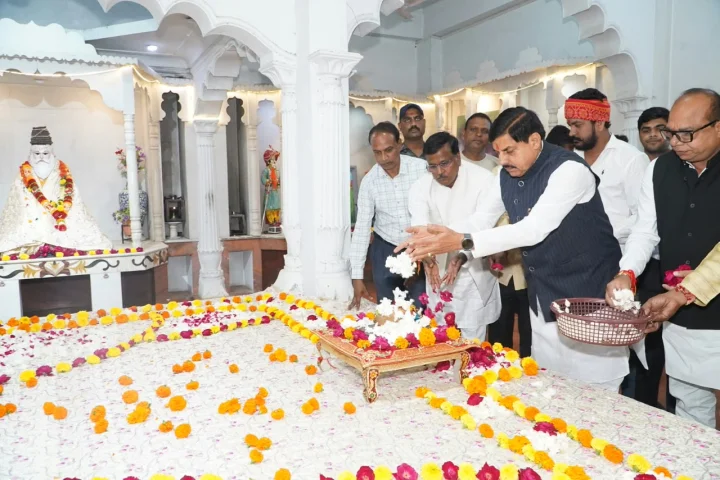 सीएम डॉ. मोहन यादव ने उज्जैन के वाल्मीकि आश्रम में की छड़ी पूजा, प्रदेशवासियों के लिए मांगी सुख-समृद्धि